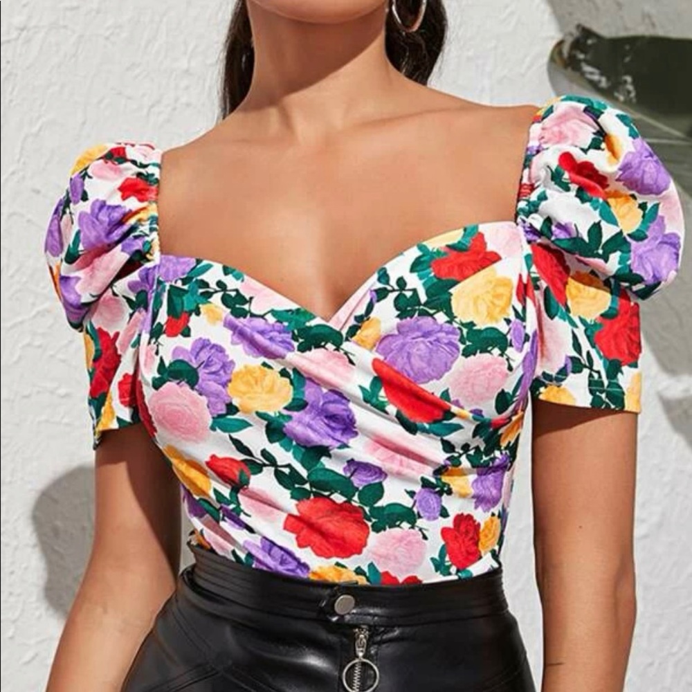 Puff sleeve floral top